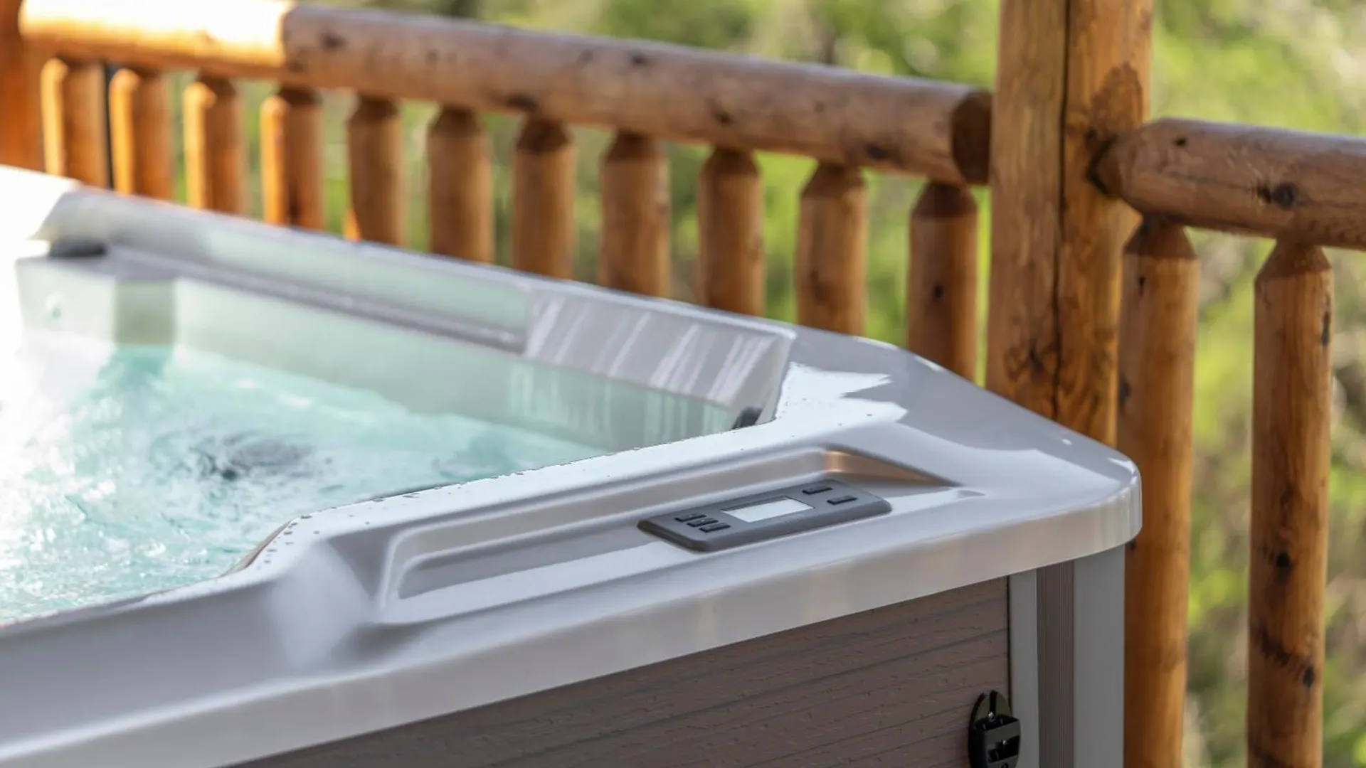 Lakefront Haven With Hot Tub And Gym