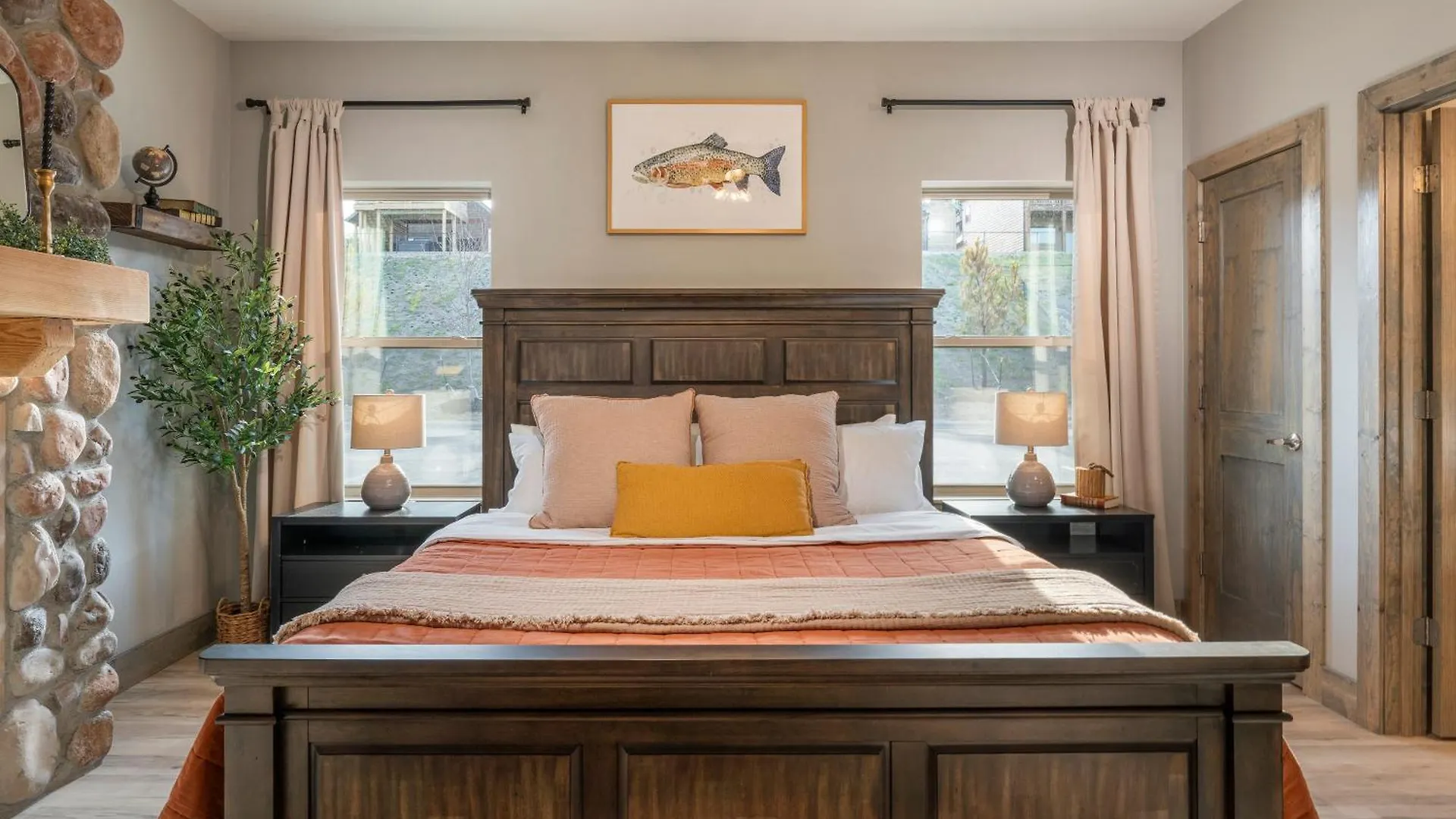 Lakefront Haven With Hot Tub And Gym