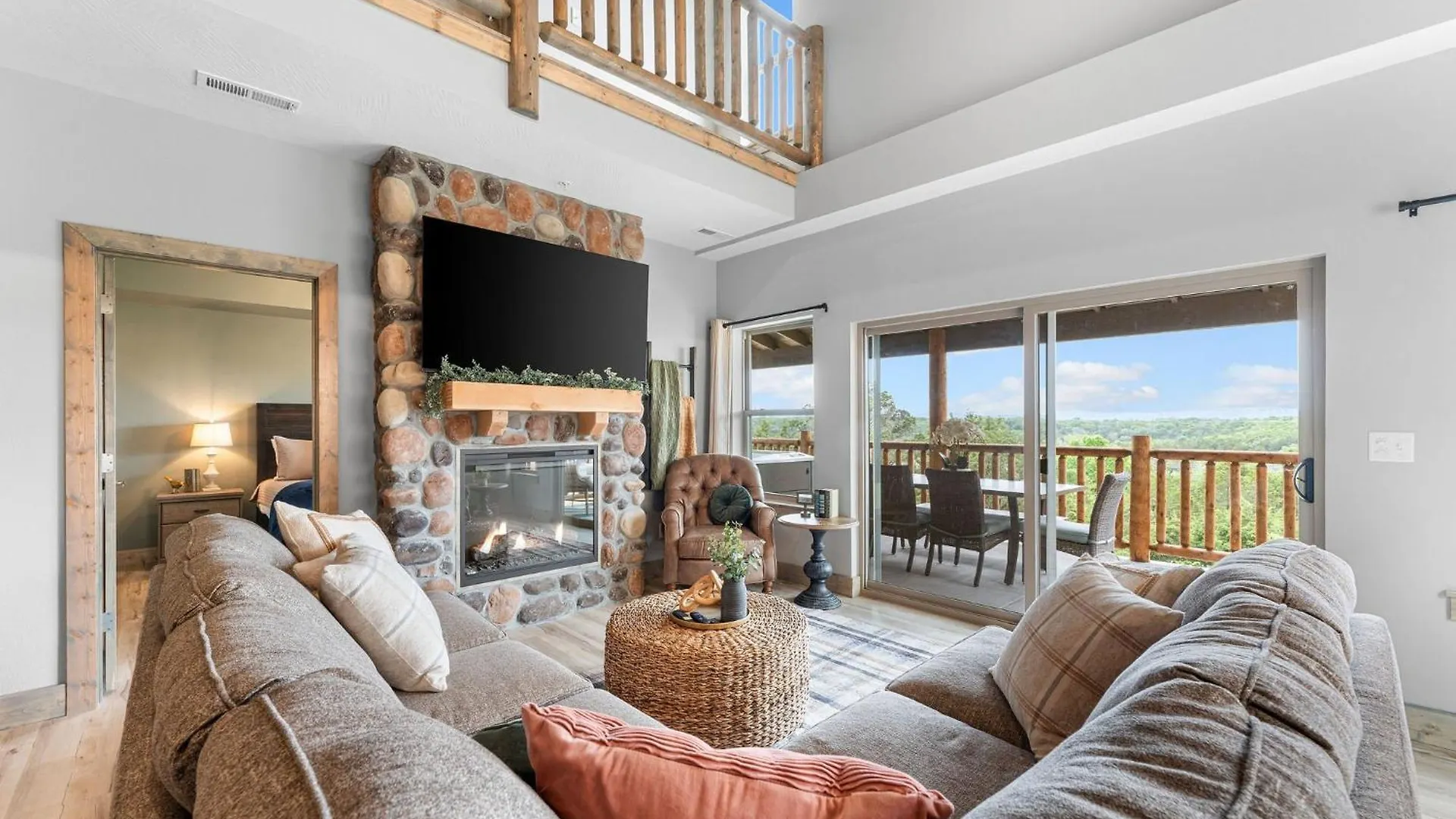 Holiday home Lakefront Haven With Hot Tub And Gym Branson