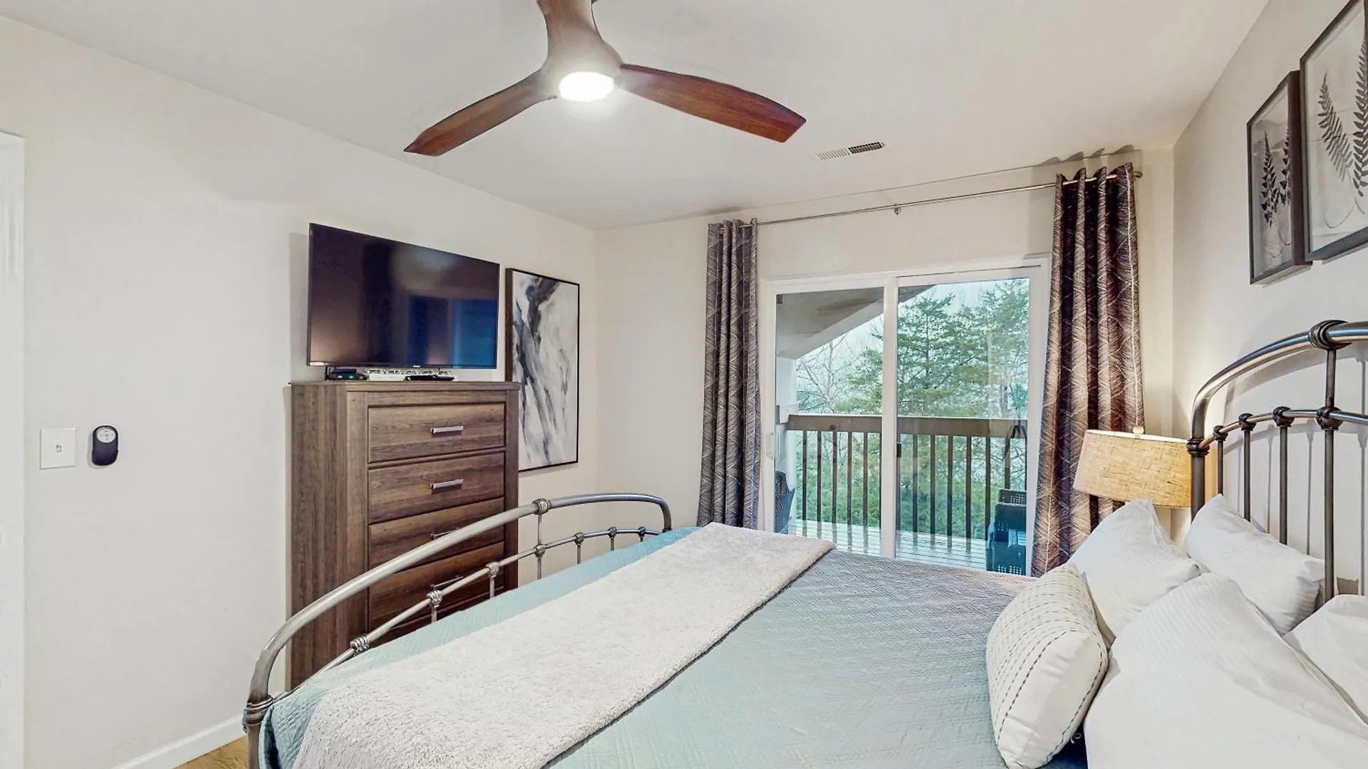 Sunset Shoreline Retreat * Branson