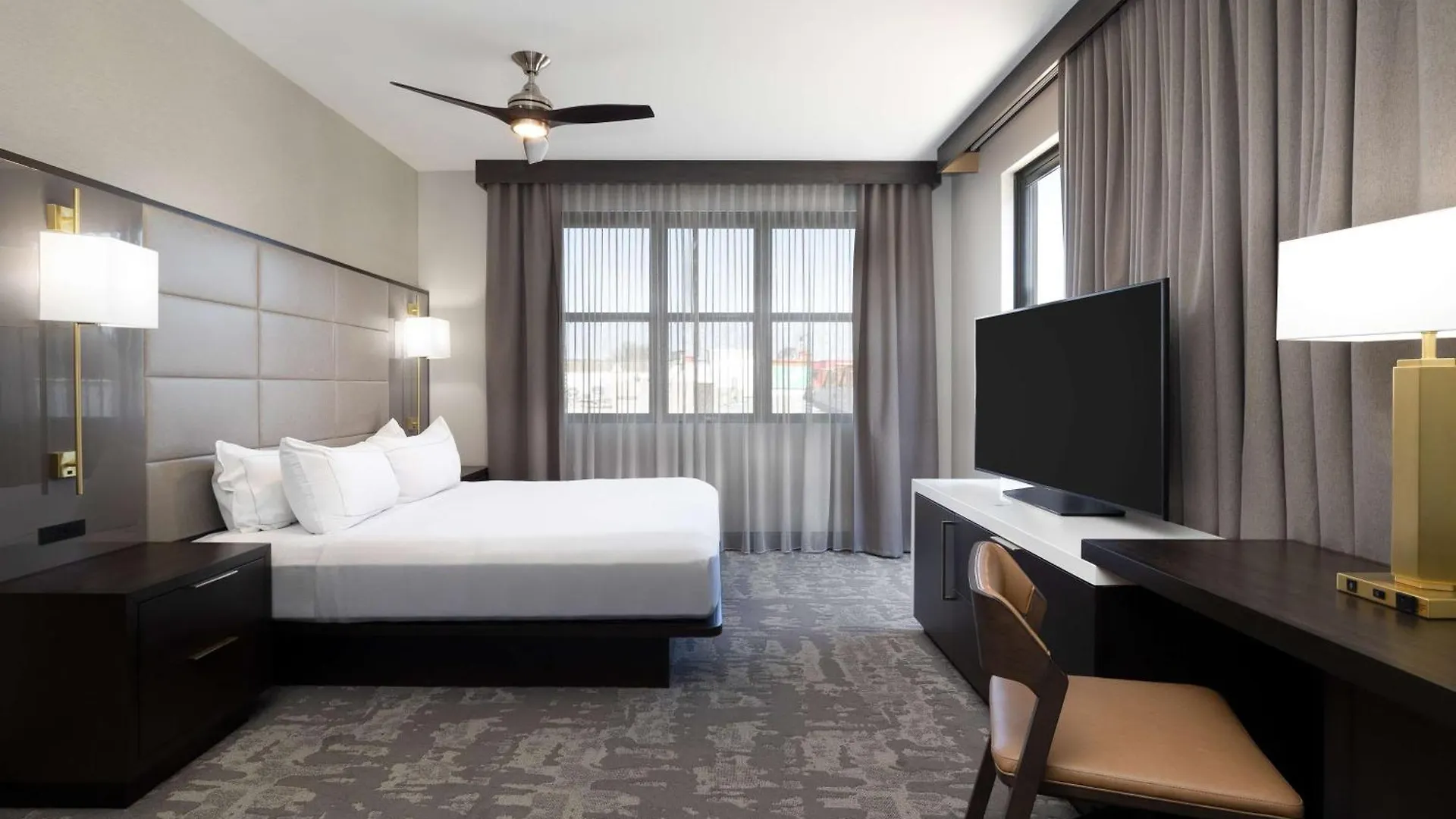 Hilton Promenade Landing Hotel 4*
