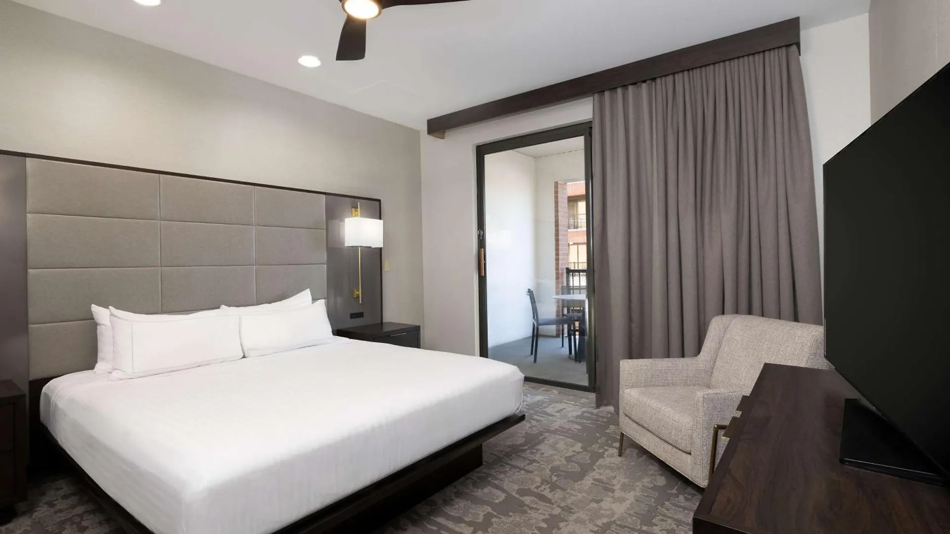 Hotel Hilton Promenade Landing 4*