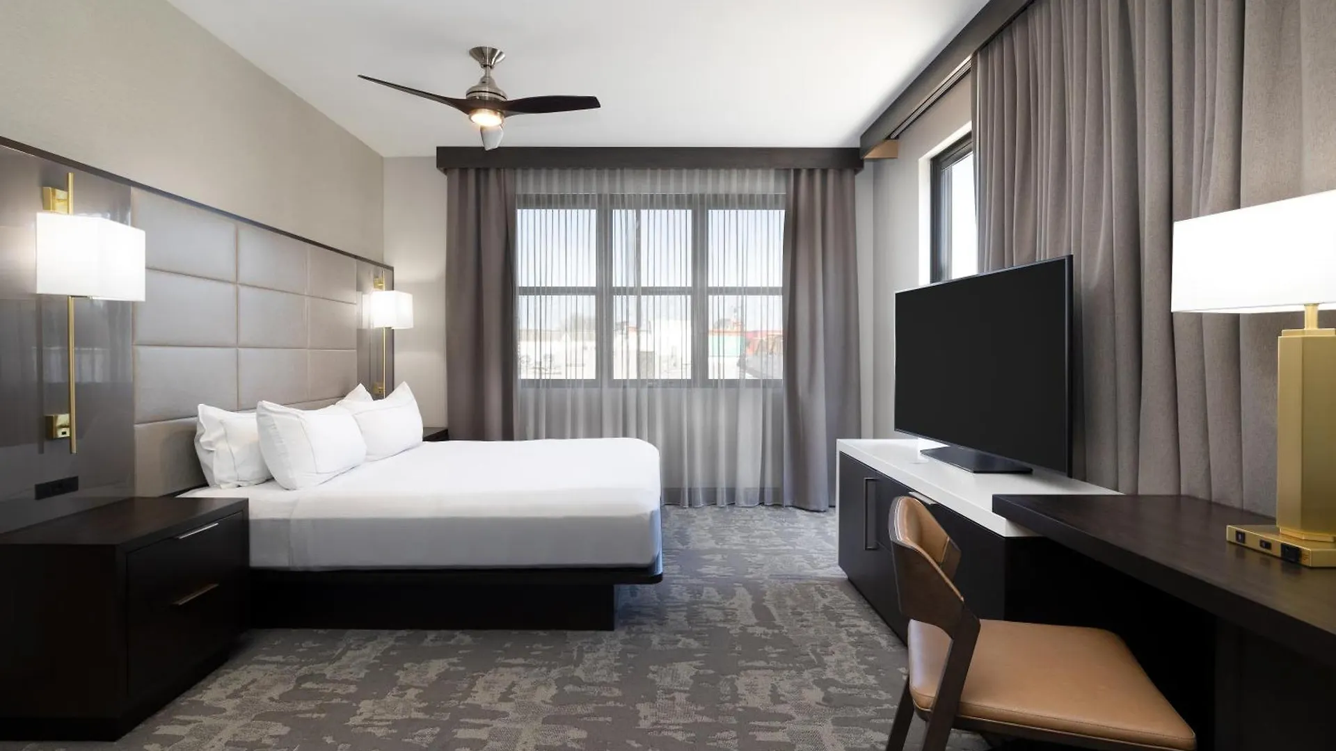 Hilton Promenade Landing Hotel 4*