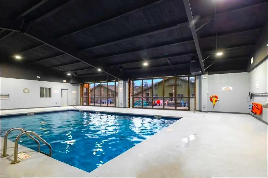Spring Break Special! Fitness Gym, Pools, Roark, A202 *