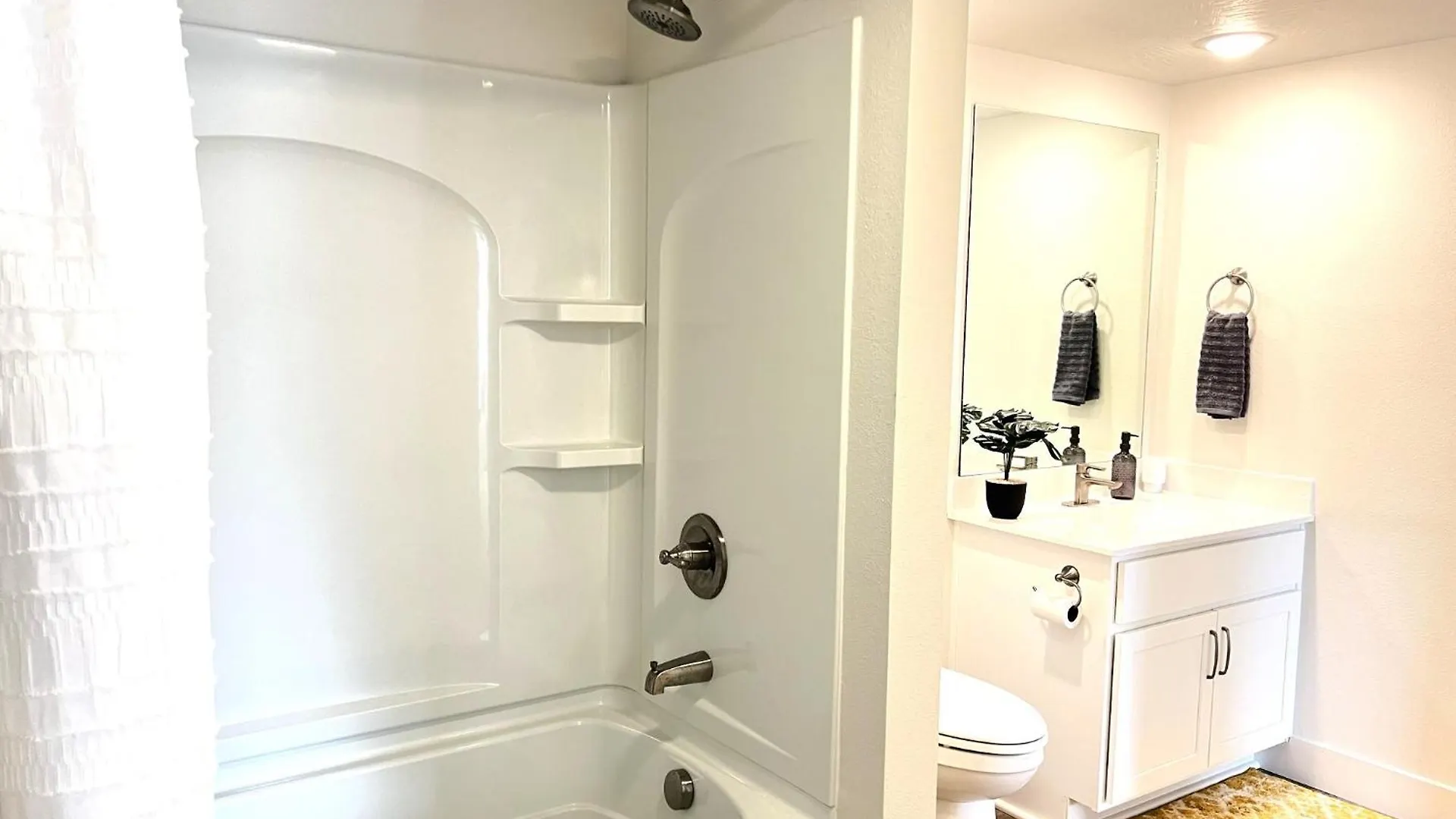 Spring Break Special! Fitness Gym, Pools, Roark, A202 Apartment