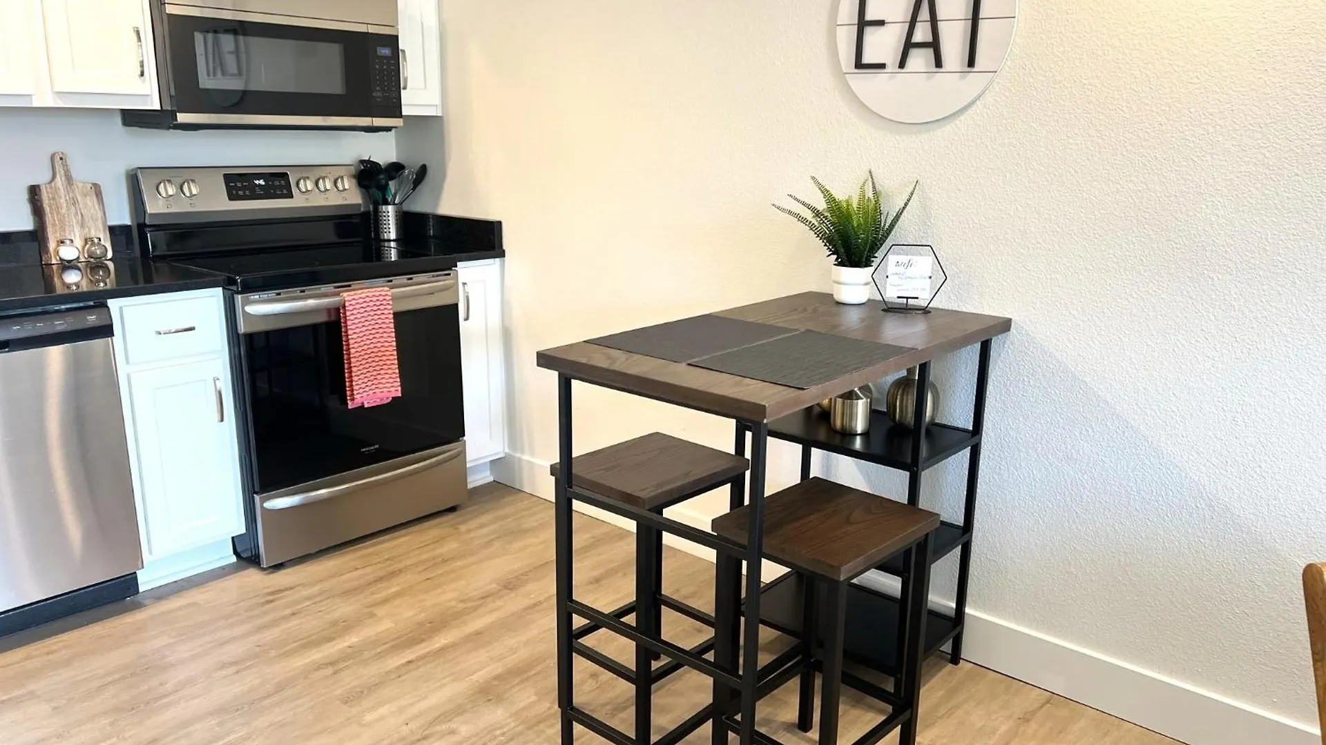 Apartment Spring Break Special! Fitness Gym, Pools, Roark, A202 Branson