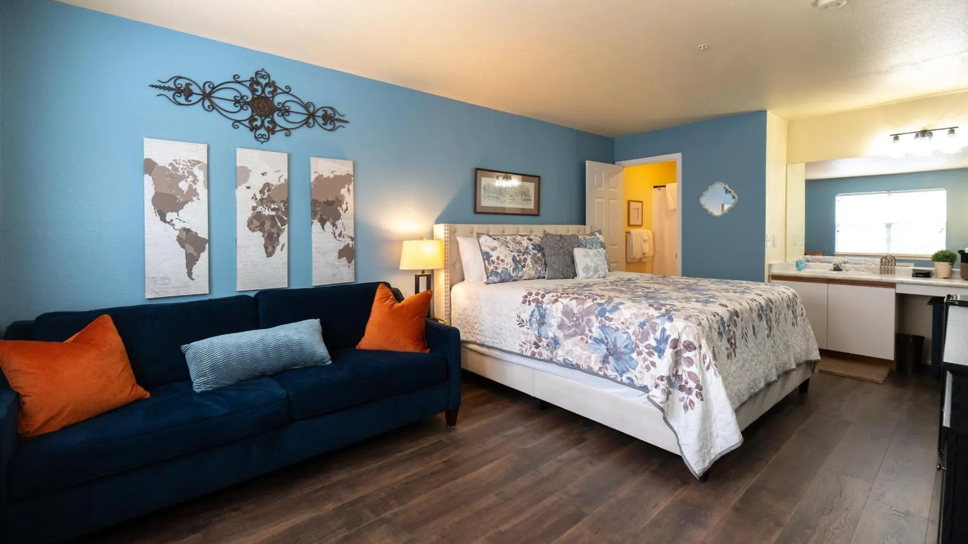 Charming 1bd-1ba King Suite-near The Strip - Stairs Required - Free Tickets Included - Cl-1m