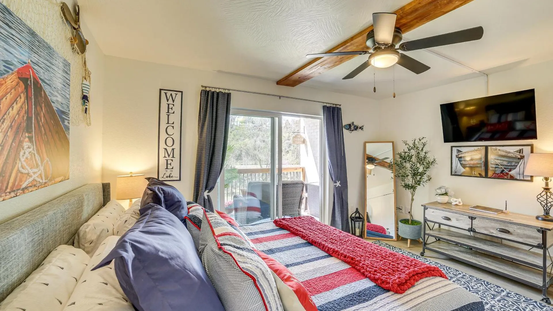 Walk To Landing With Amenities * Branson
