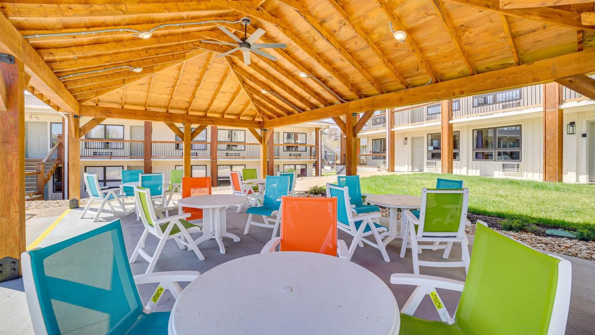 Apartment Walk To Landing With Amenities Branson