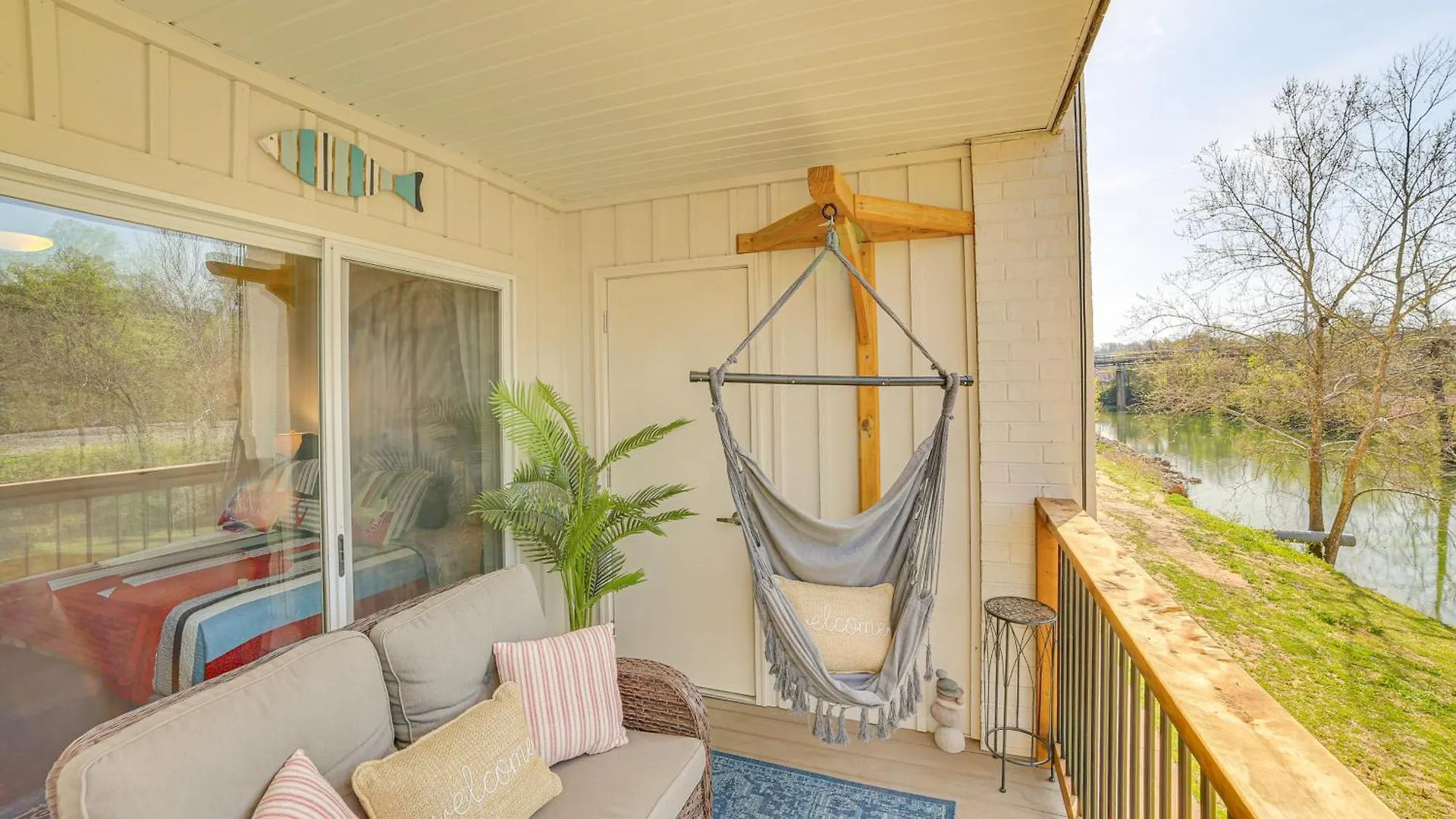Walk To Landing With Amenities * Branson