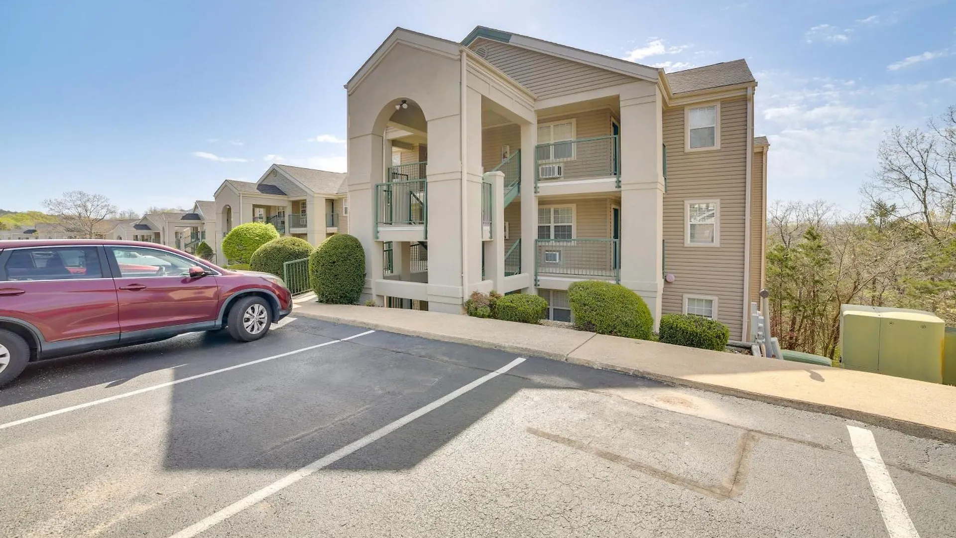 With Balcony, Near Silver Dollar City!