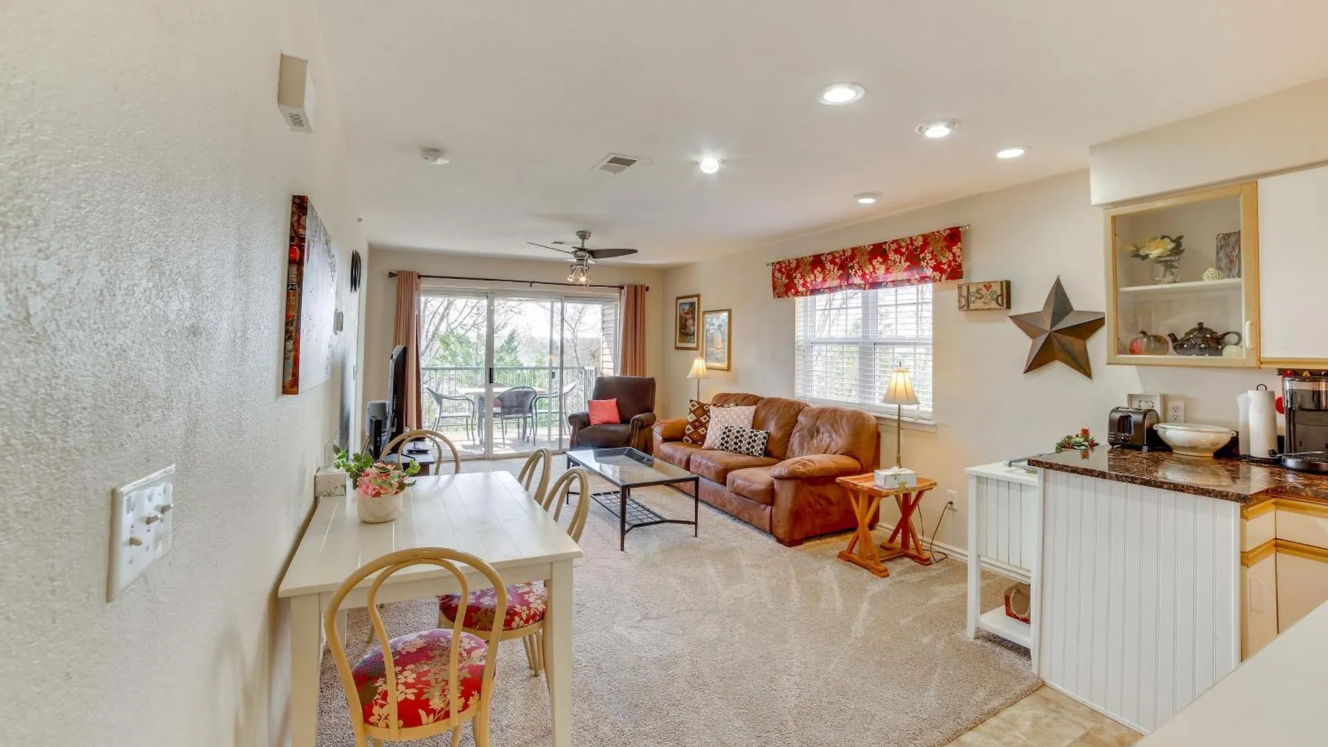 With Balcony, Near Silver Dollar City! *