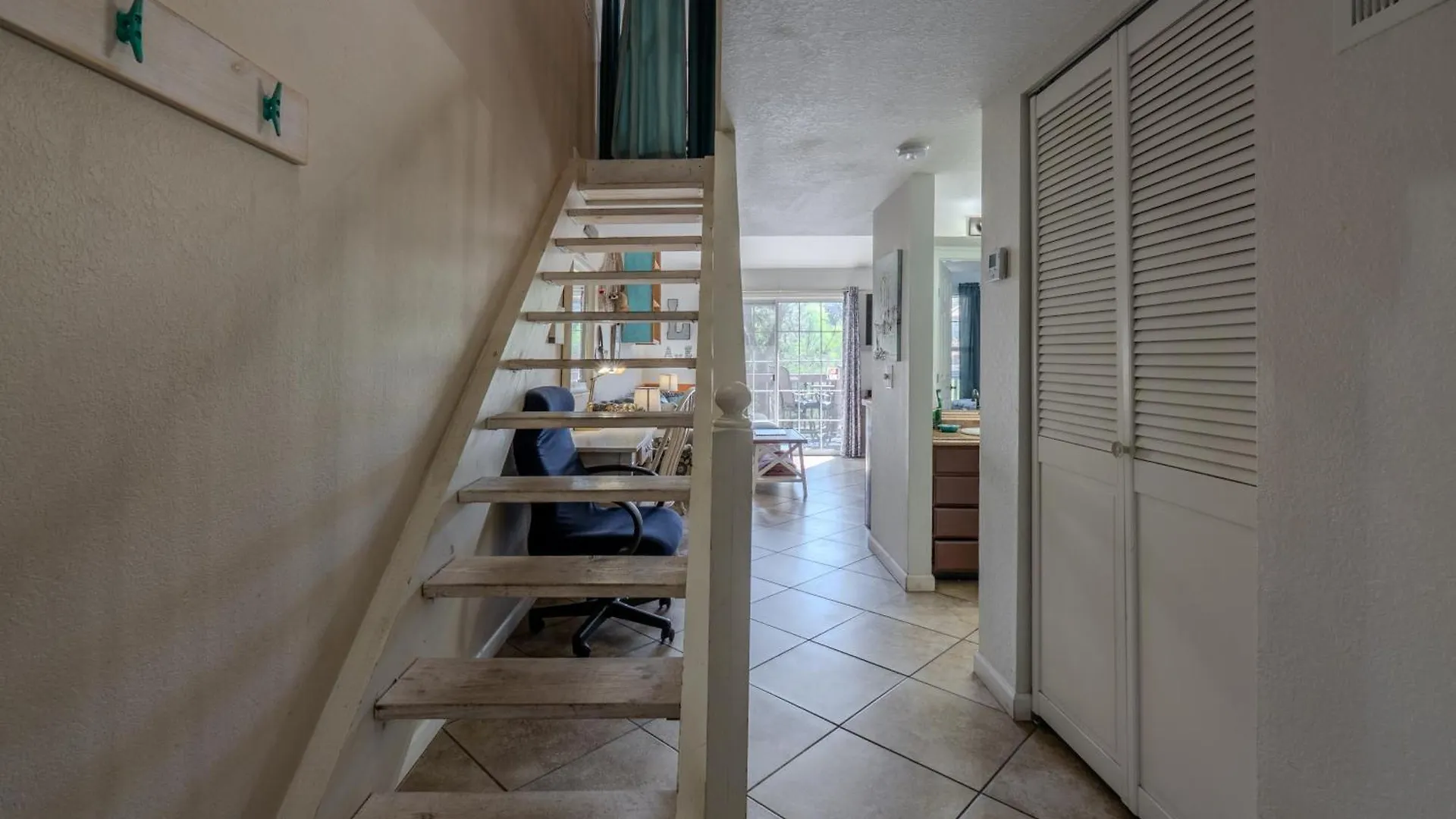2br Cozy With View - Centrally Located - Stairs Required - Free Tickets Included - Fc 44-7 Holiday home