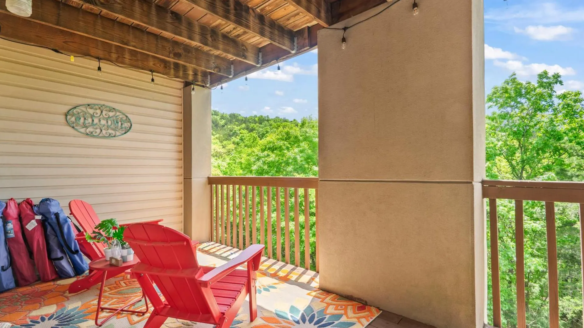 Walk-in, No Stairs Condo, Pets Welcome, 4 Mins To Silver Dollar City, 14 Mins To Ball Park Of America, Amazing Ozark Mountian Views Apartman