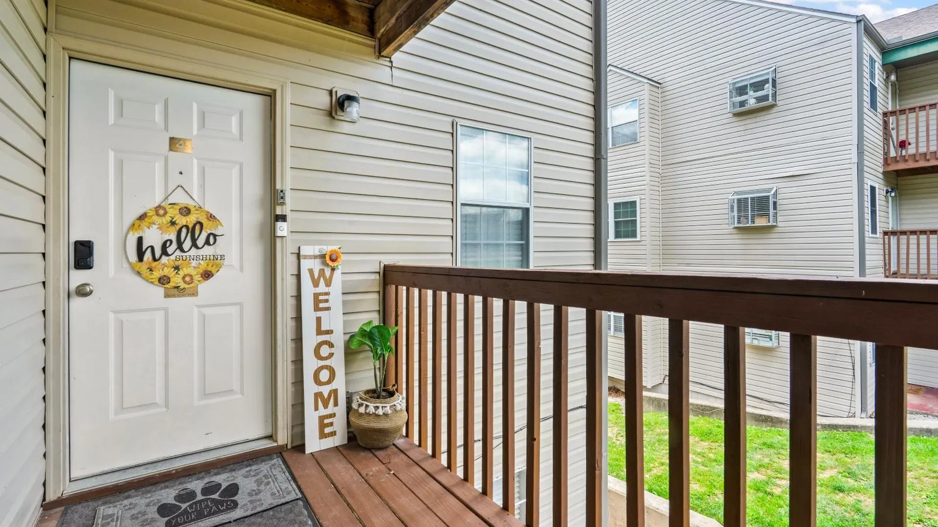 Walk-in, No Stairs Condo, Pets Welcome, 4 Mins To Silver Dollar City, 14 Mins To Ball Park Of America, Amazing Ozark Mountian Views Apartman *