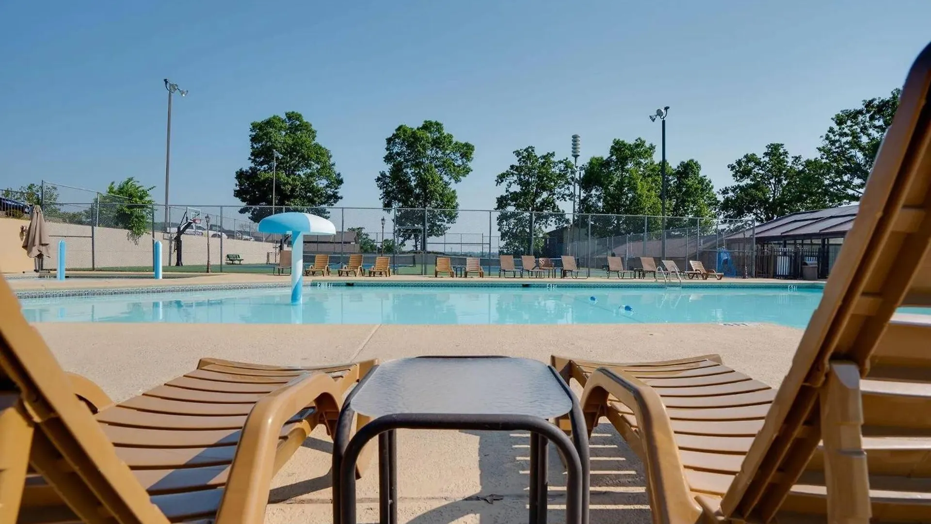 Indoor Pool/bunk/2 King/arcade/foosball/hot Tub! *