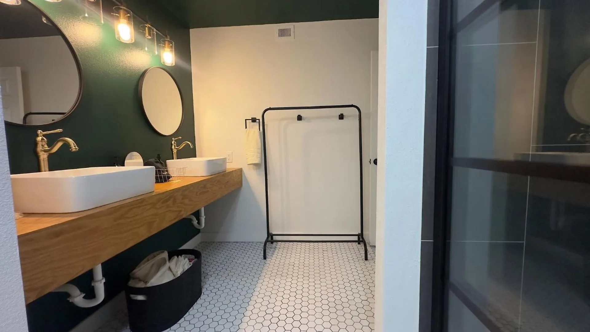 Apartment Indoor Pool/bunk/2 King/arcade/foosball/hot Tub!