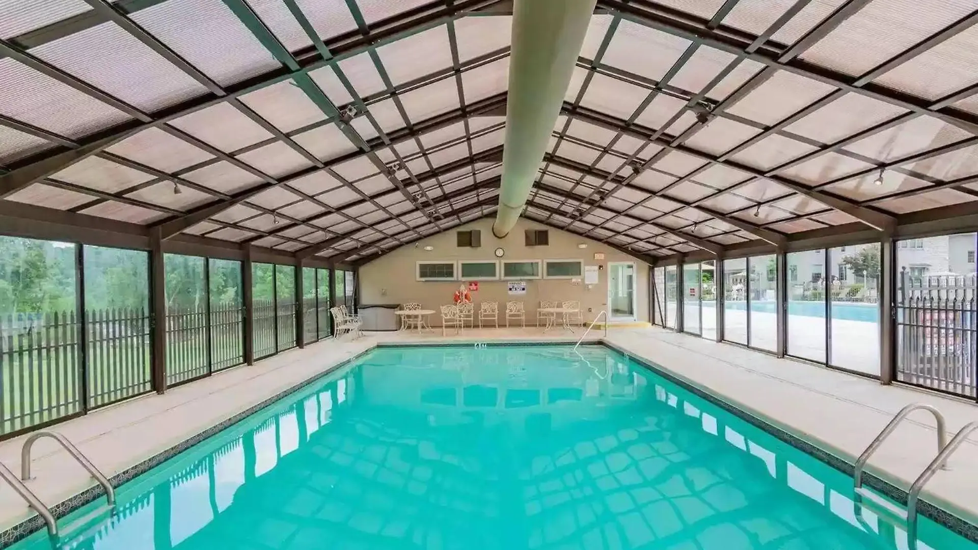 Indoor Pool/bunk/2 King/arcade/foosball/hot Tub! Apartment