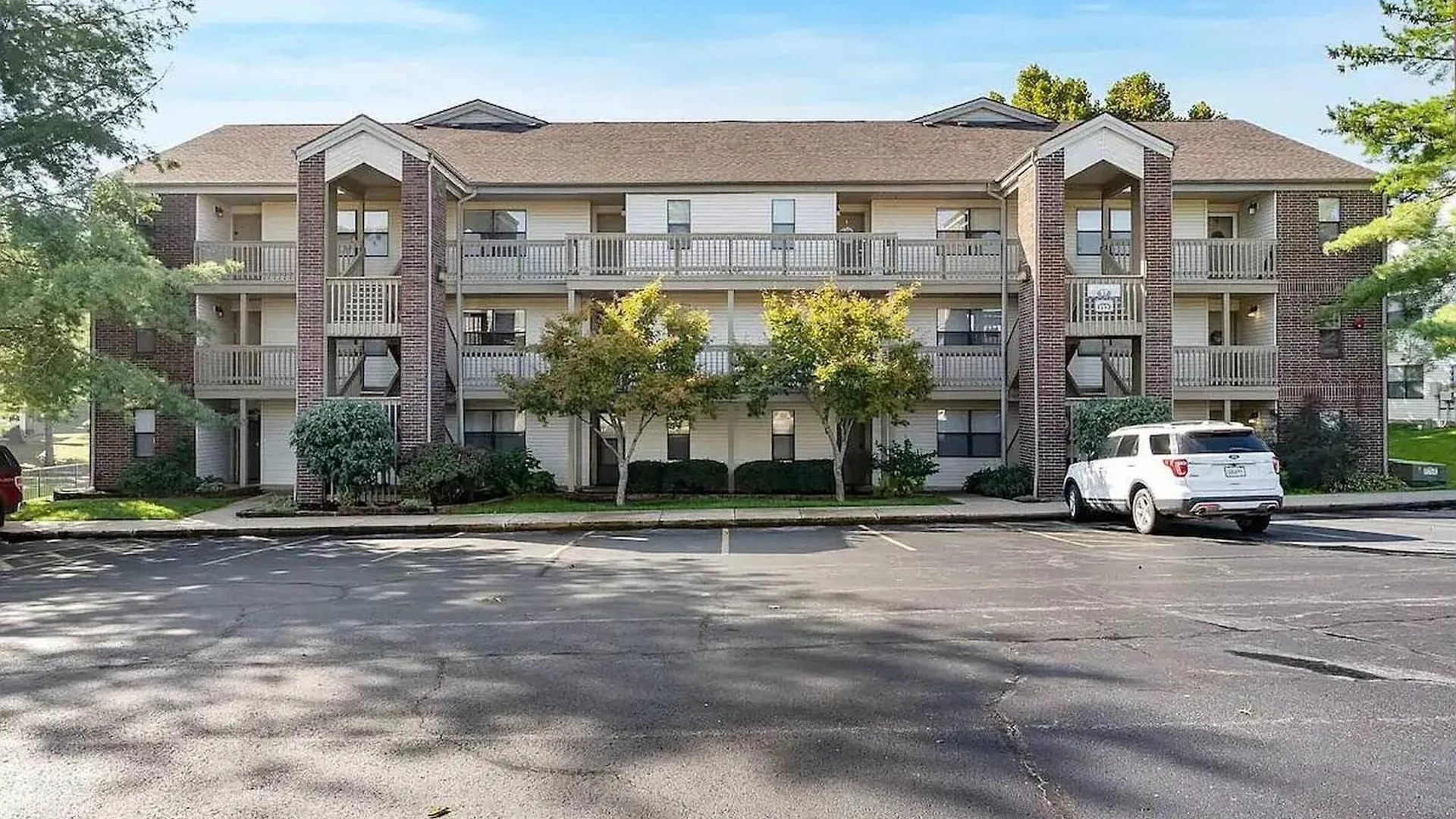 Apartment Indoor Pool/hot Tub, Pickleball, Golf And Lake! *