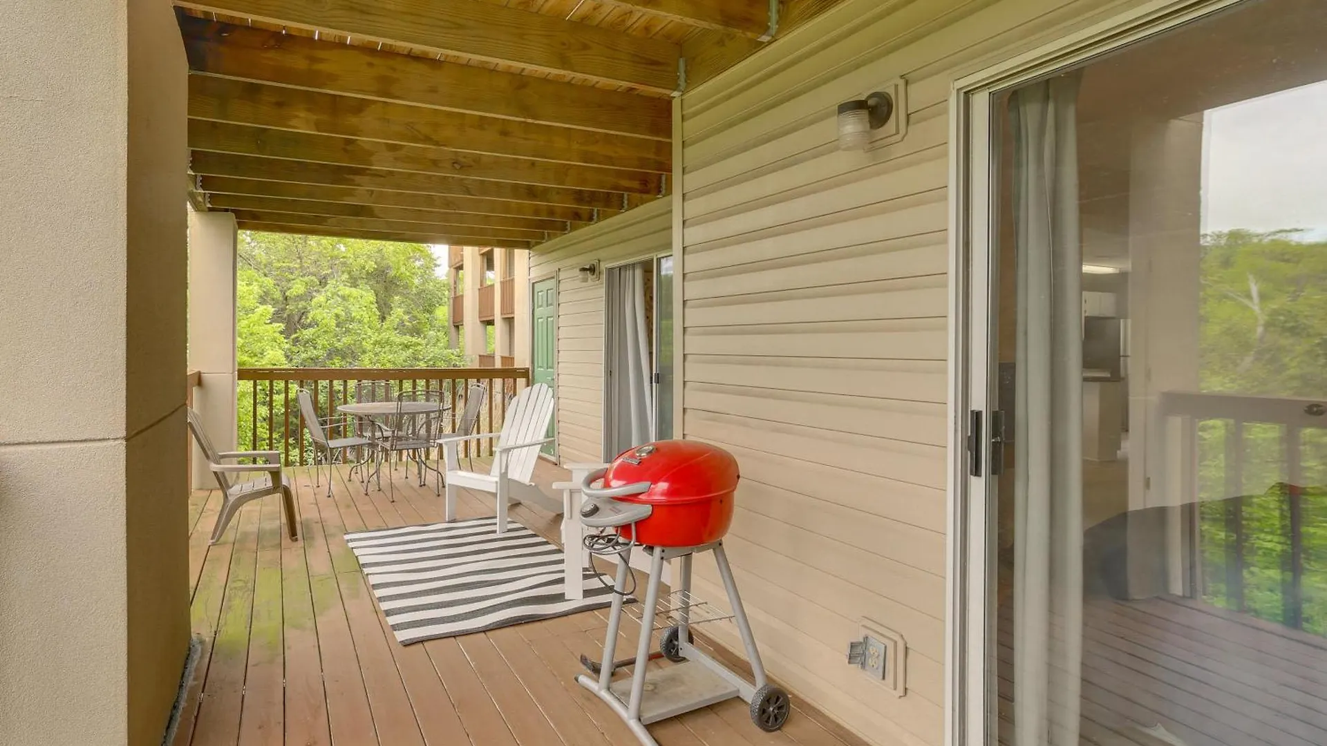 Escape With Pool Access, Grill And Balcony! Apartman