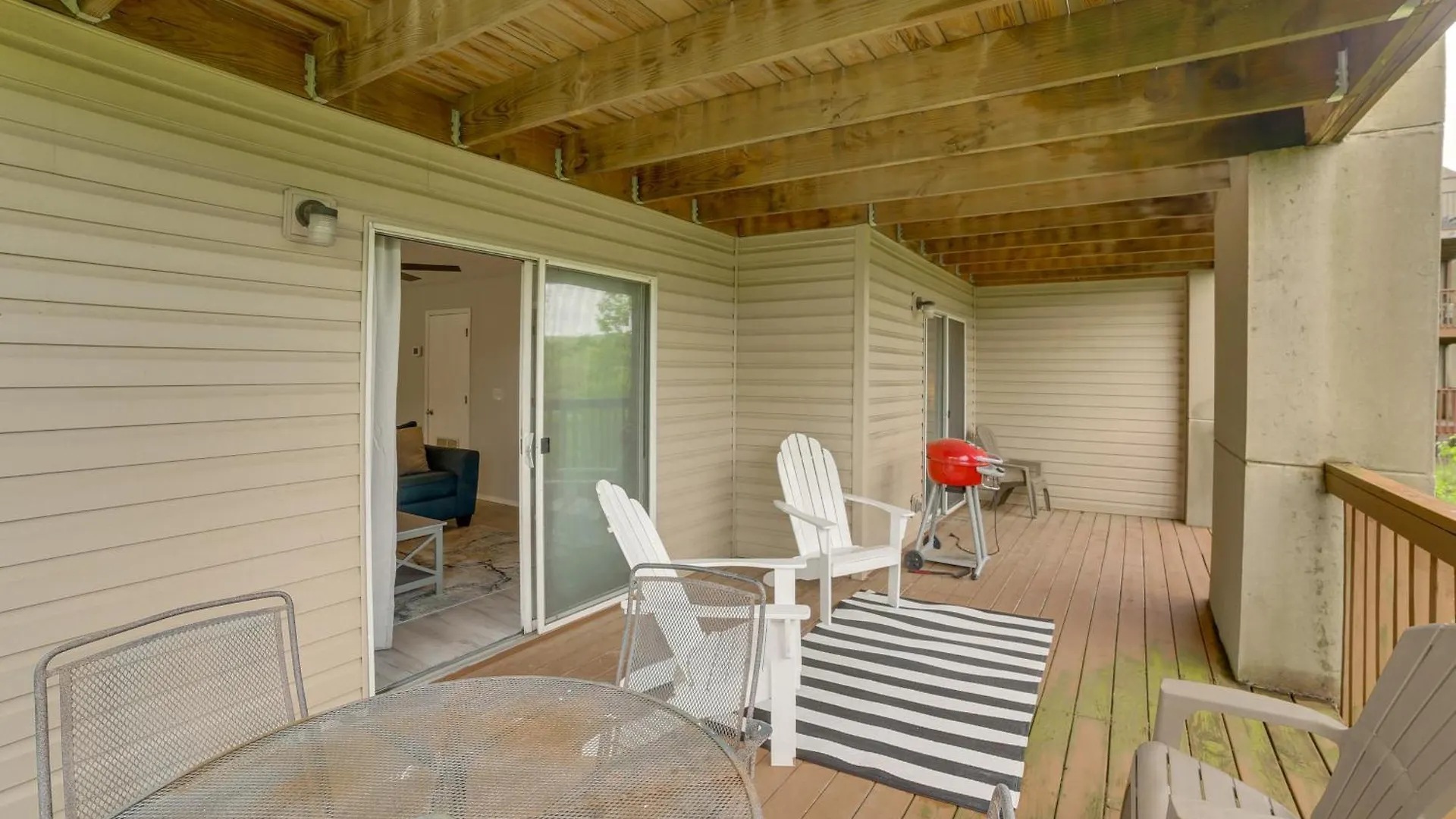 Escape With Pool Access, Grill And Balcony! *