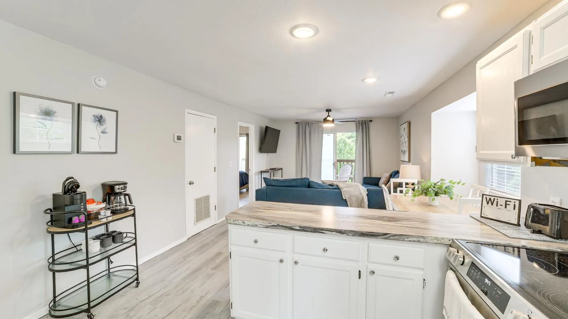 Escape With Pool Access, Grill And Balcony! Apartman *