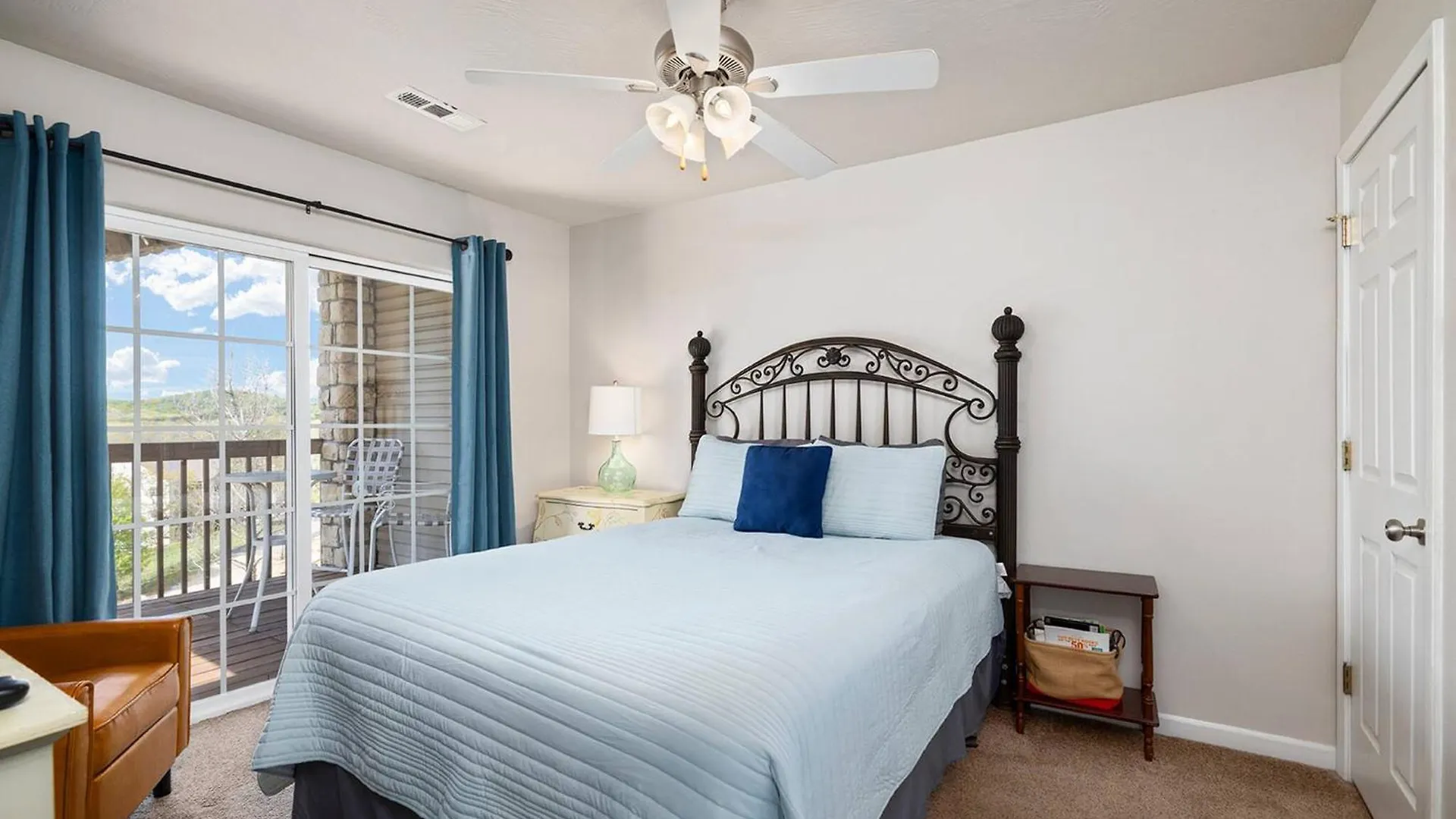 Apartment Gorgeous Lake/mtn Views, Walk To Lake, Sdc Close!
