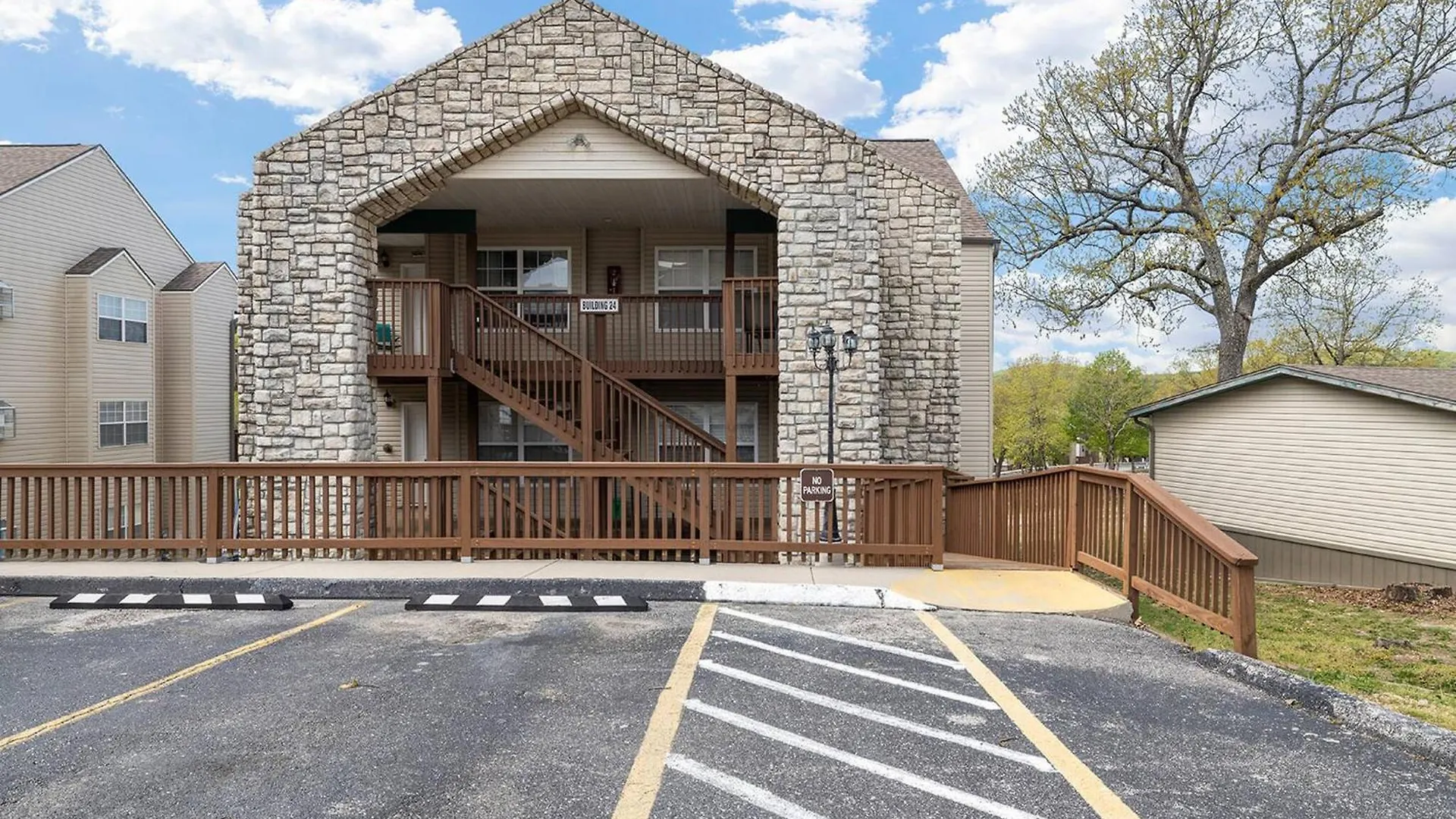 Gorgeous Lake/mtn Views, Walk To Lake, Sdc Close! *