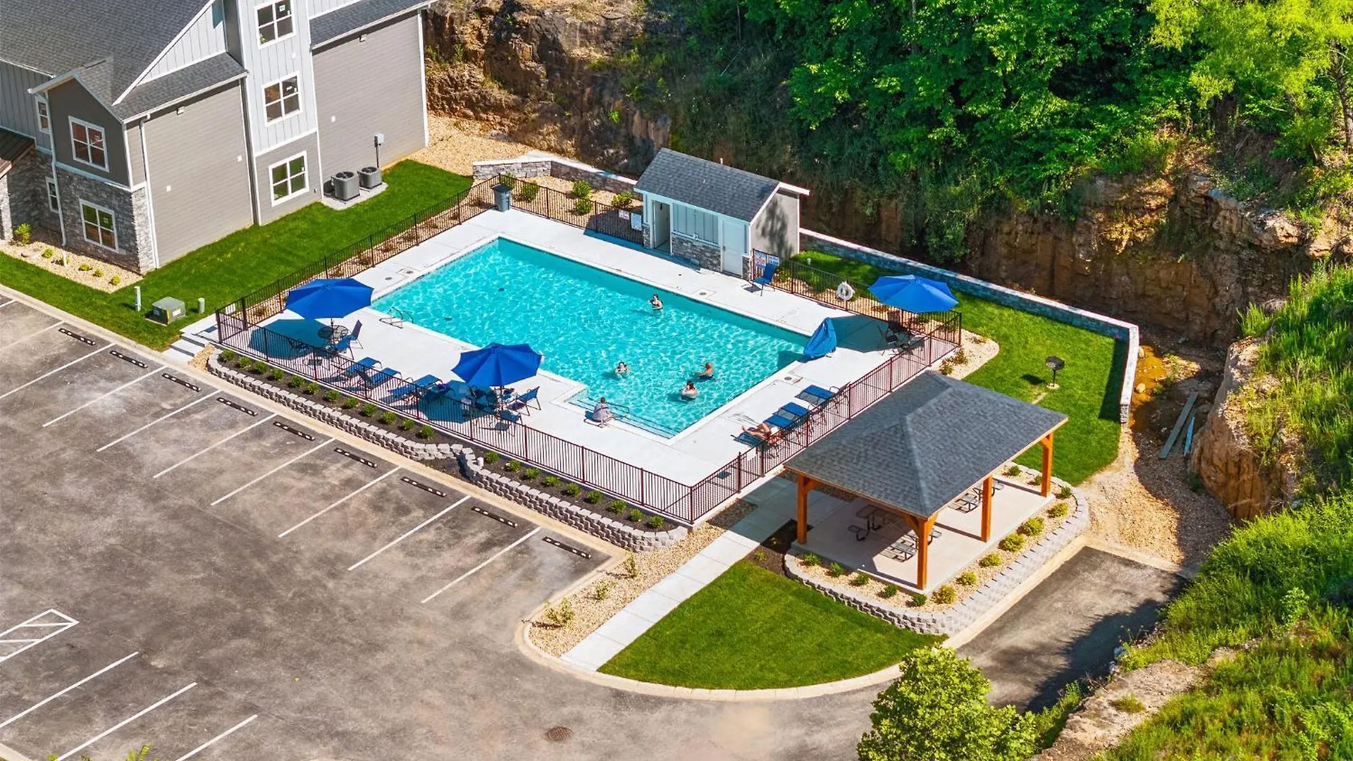 New! - Walk-in Sleeps 8 Appartement *