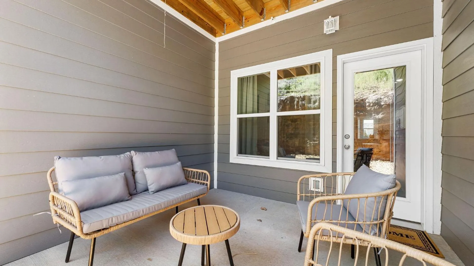 New! - Walk-in Sleeps 8 Branson