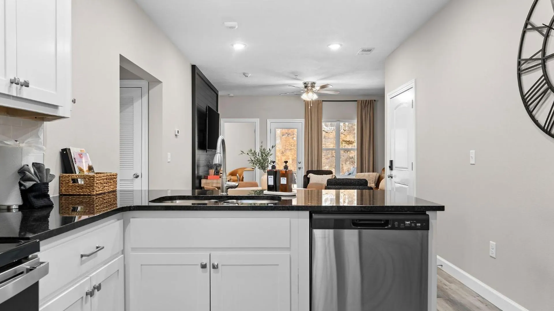 New! - Walk-in Sleeps 8 * Branson