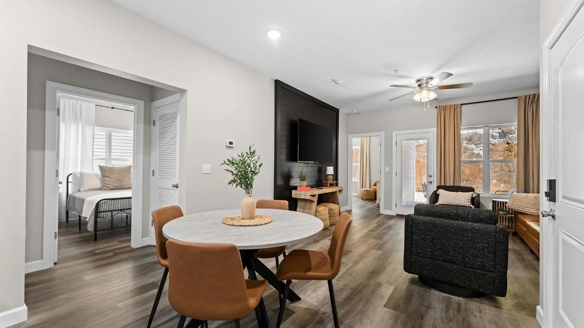 New! - Walk-in Sleeps 8 *