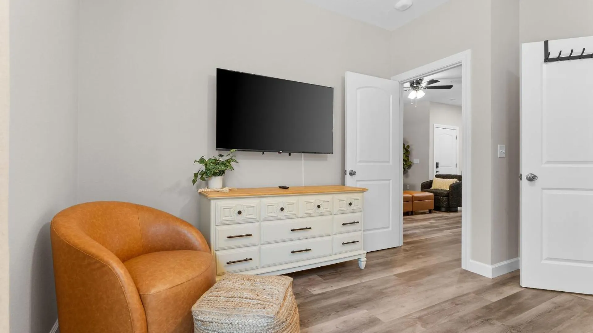 New! - Walk-in Sleeps 8 Appartement *
