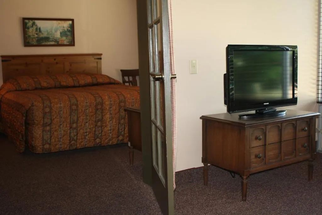 Outback Roadhouse & Hotel 2*