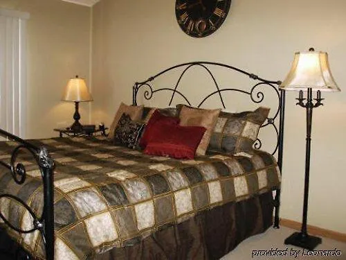 Treehouse * Branson