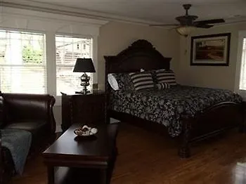 Guest house The House (adults Only) Branson
