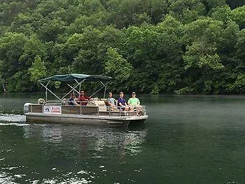 Lilleys' Landing & Marina 2*