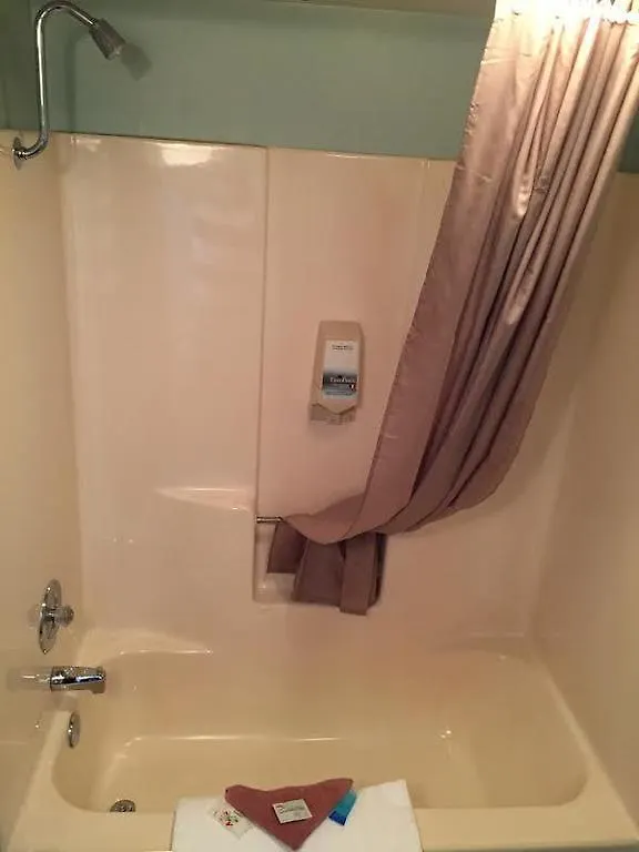 Hotel Greenbrier - 2*