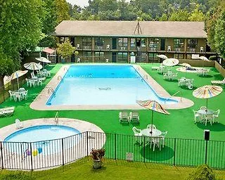 Roark Vacation برانسون
