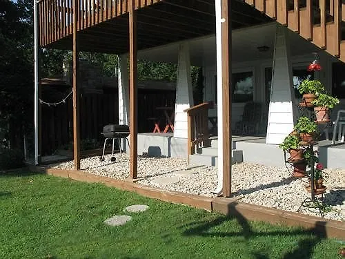 Bed & Breakfast Lakeshore 3*