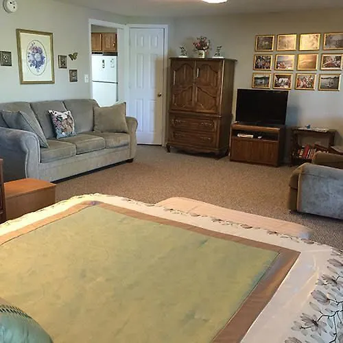 Lakeshore Bed & Breakfast 3*