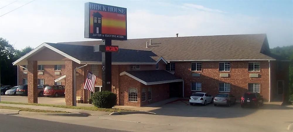 Rodeway Branson, Brick House 3*