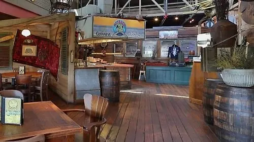 Outback Roadhouse & Hotel 2*