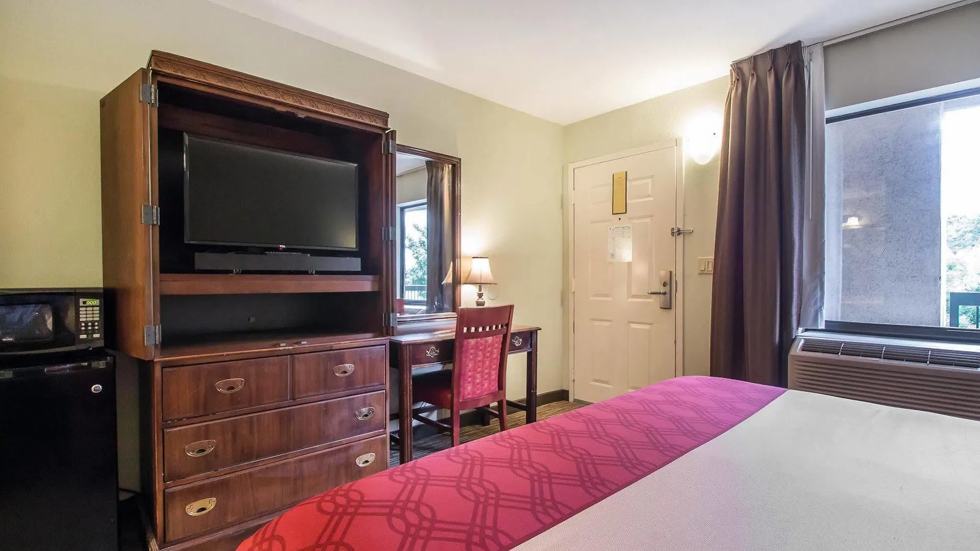 Baymont By Wyndham Thousand Hills Hotel