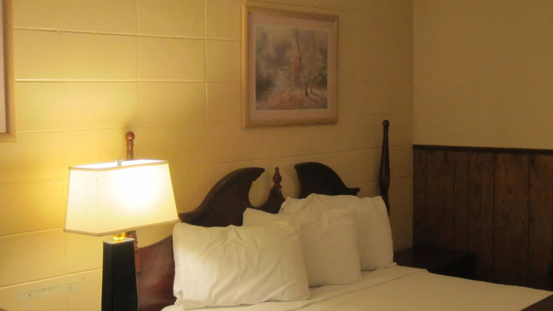 Americas Value & - Near The Strip Motel