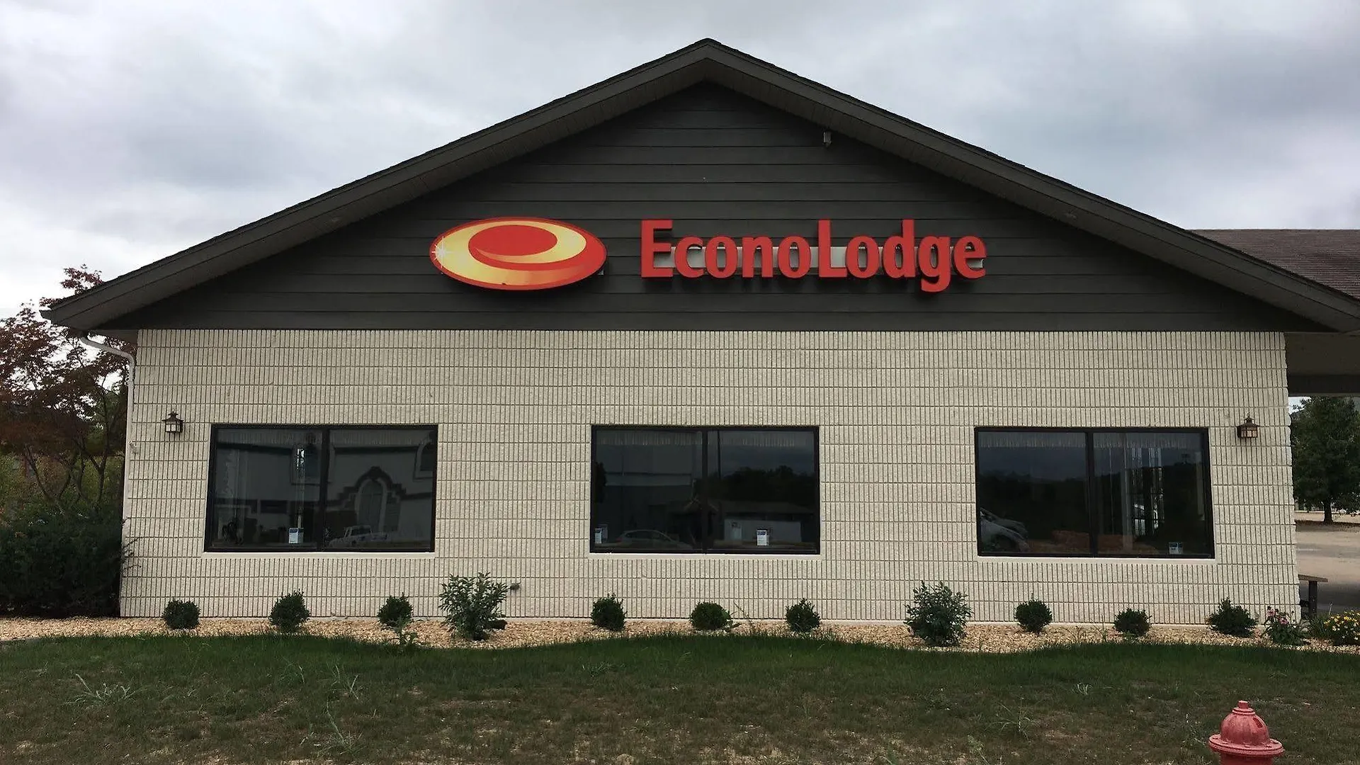 Econo & Shepherd Of The Hills Expy 3*