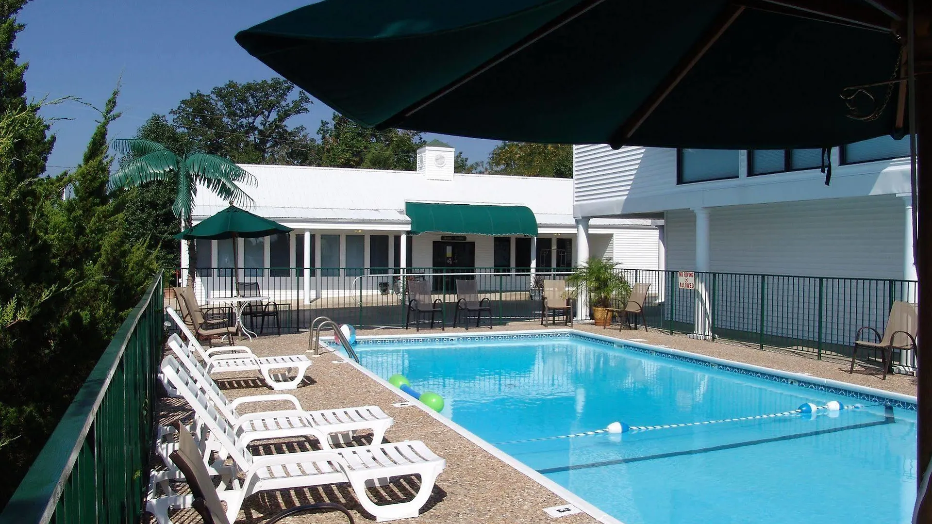 Super 8 By Wyndham - Shepherd Of The Hills Exwy 2* Branson