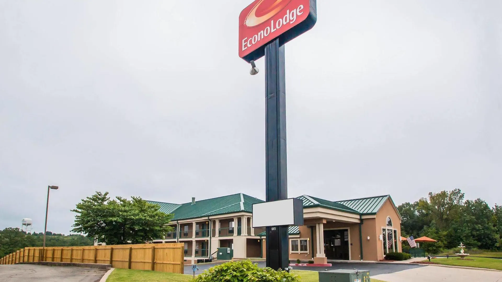 Baymont By Wyndham Thousand Hills Hotel 2*