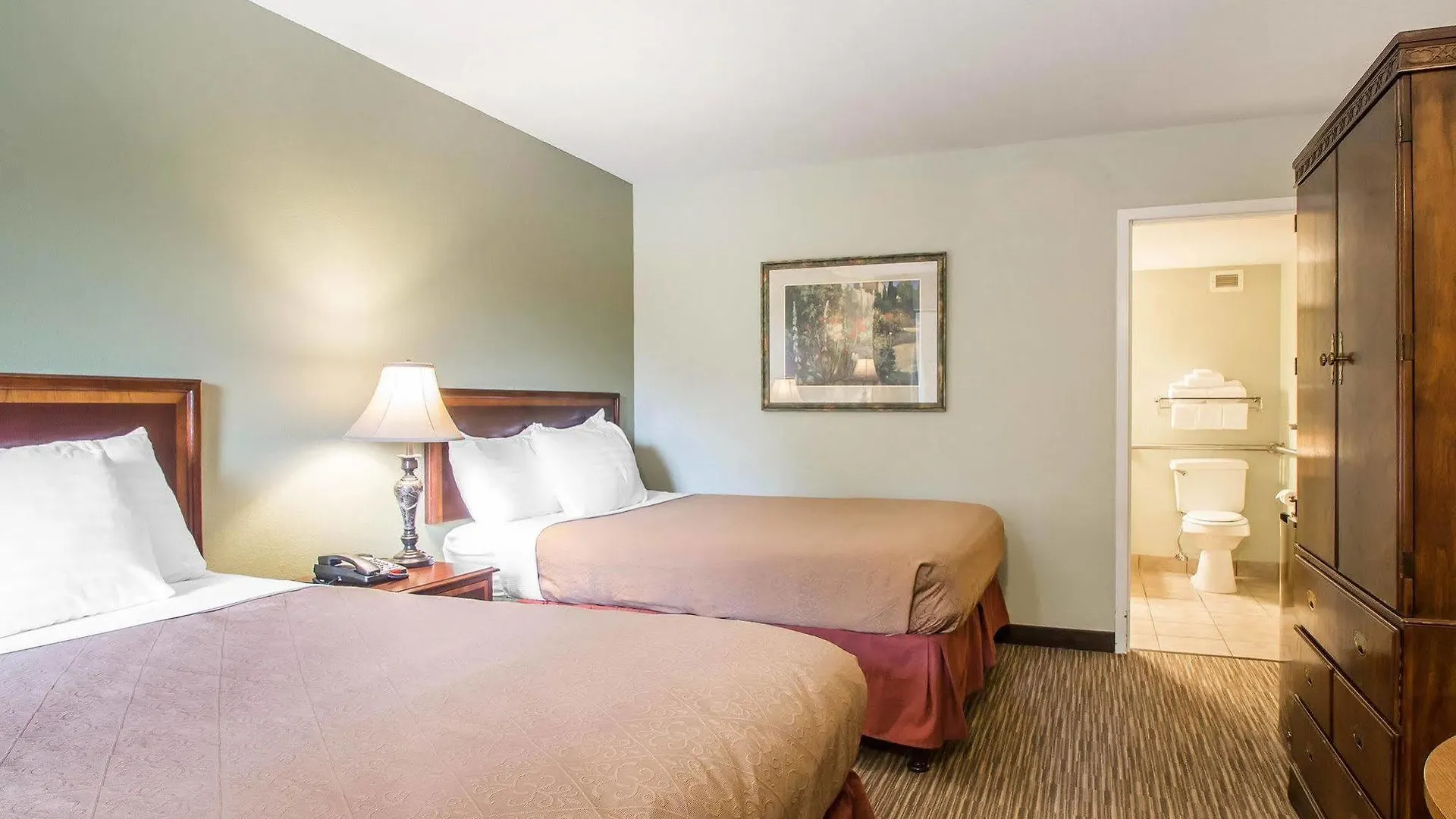 Baymont By Wyndham Thousand Hills Hotel 2*