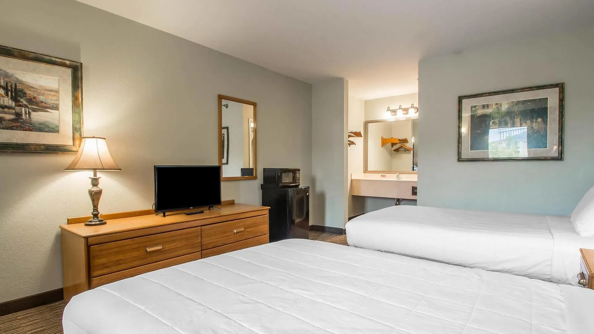 Baymont By Wyndham Thousand Hills Hotel